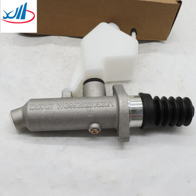 A7 T7H Sinotruk Howo Parts Clutch Master Cylinder Clutch Master Pump WG9925230520/1