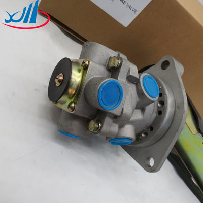 E-6 Foot Brake Valve 241-02903 MC838211 For Japanese Truck Parts